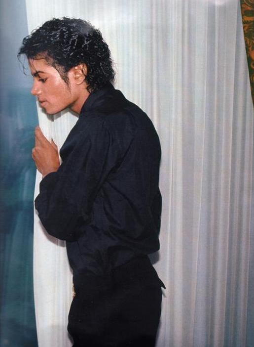 michael-behind-the-curtains